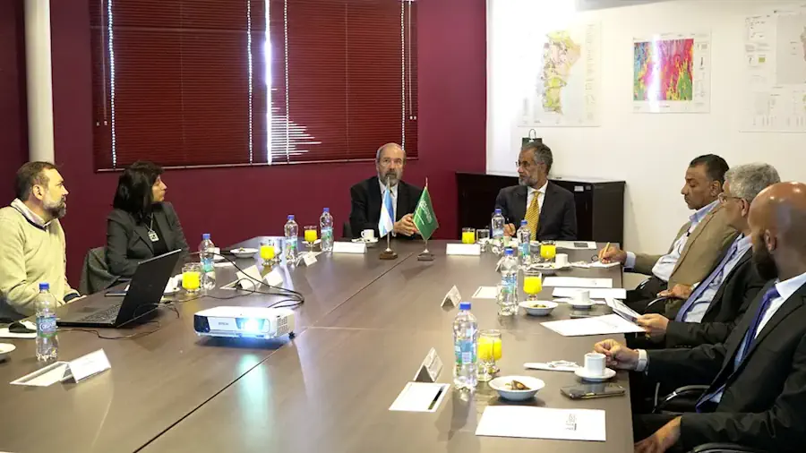 El SEGEMAR Y El Servicio Geológico De Arabia Saudita Firman Acuerdo De Cooperación Científica Geológica